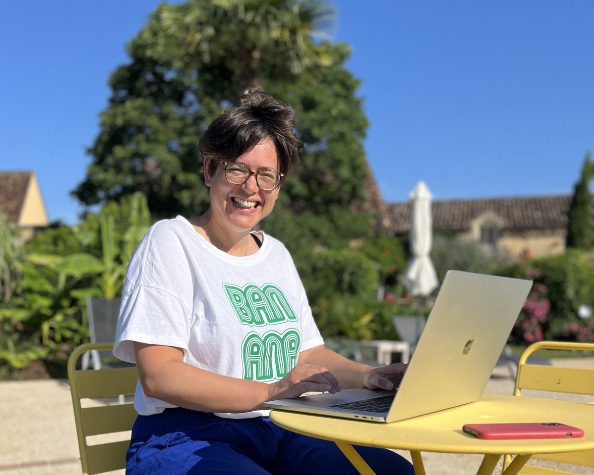 Claire Gerbier au travail en extérieur